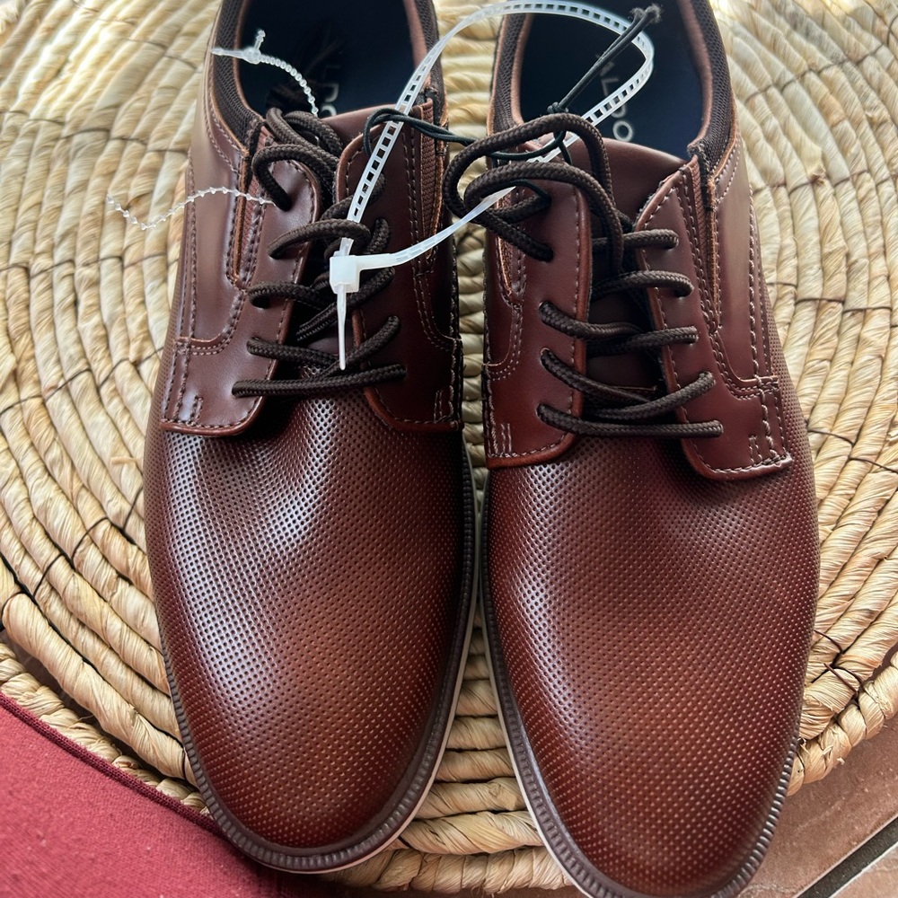 Men's Casual Perforated Lace-Up Dress Shoes - Brown
